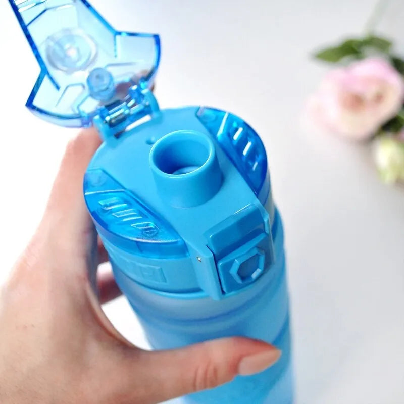 ZORRI BPA Free 400/500/700/1000ml Sports Water Bottle Portable Anti-fall Leakproof Protein Shaker Bottle Bicycle Gym Bottles Hot